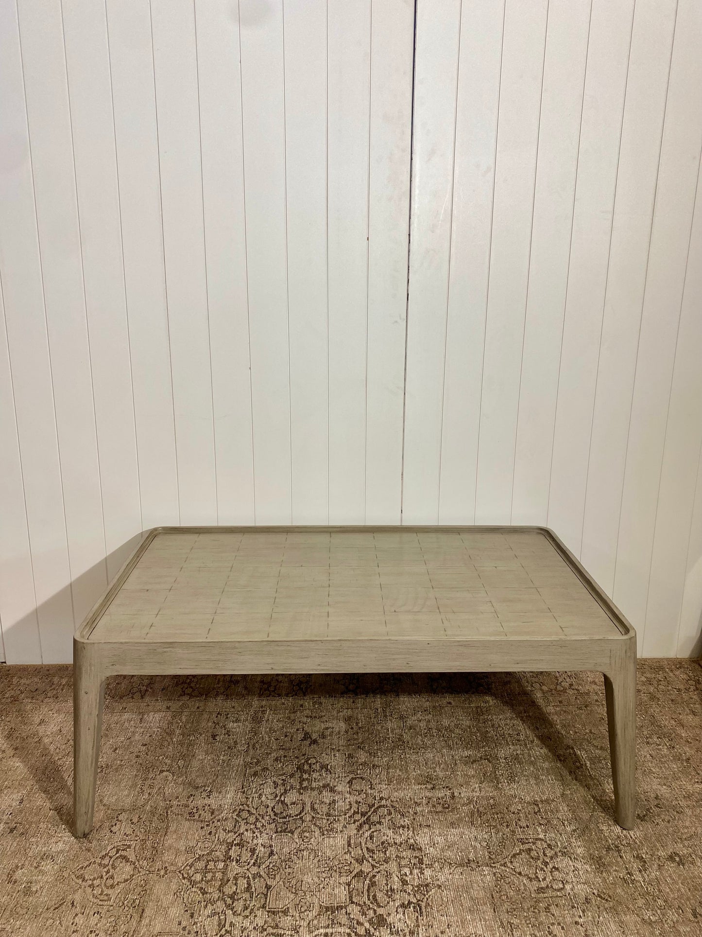 Bernhardt Coffee Table classic style grey / taupe Colour 46.5"