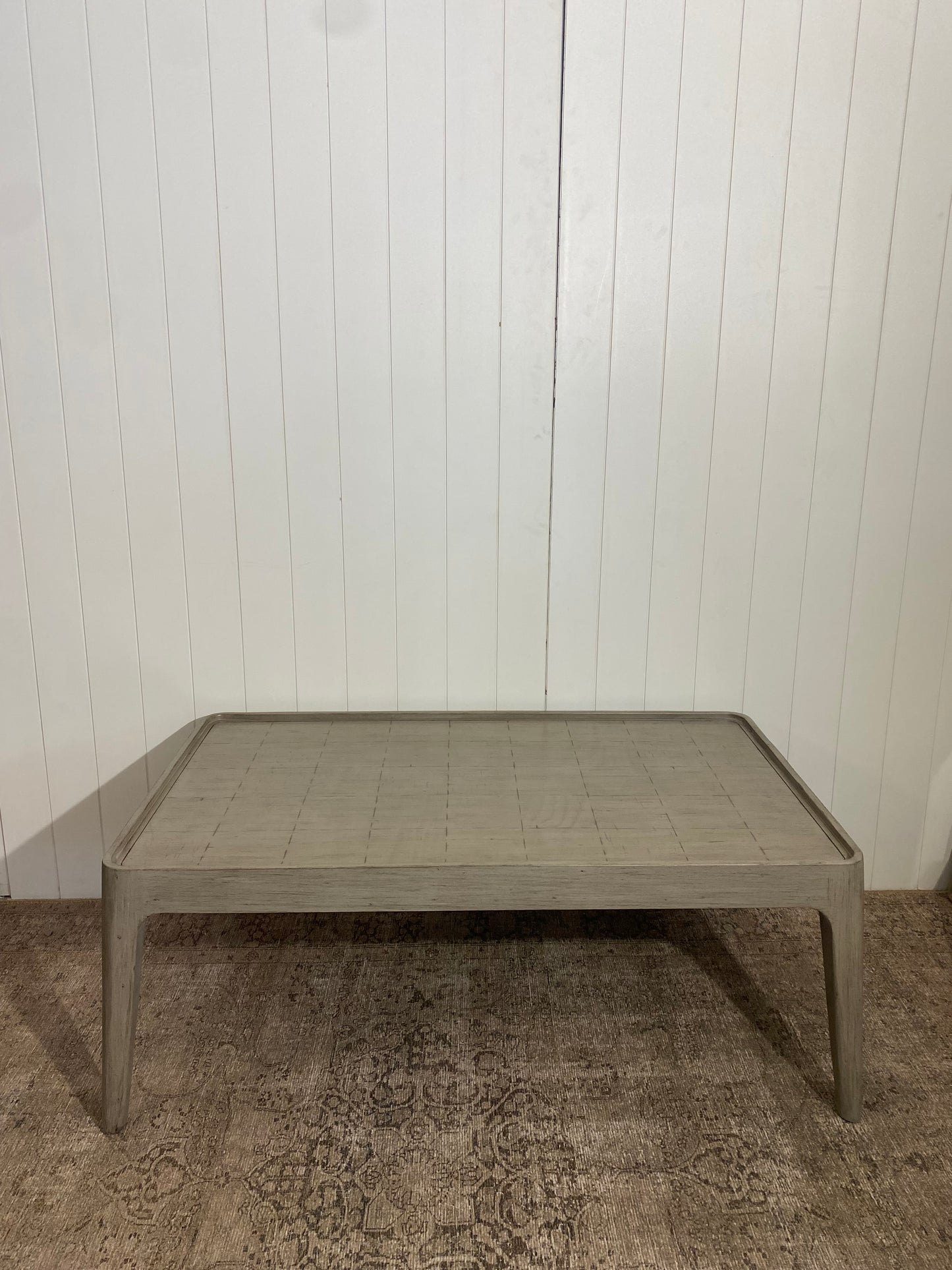 Bernhardt Coffee Table classic style grey / taupe Colour 46.5"